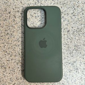 iPhone 15 pro silicone mag safe case